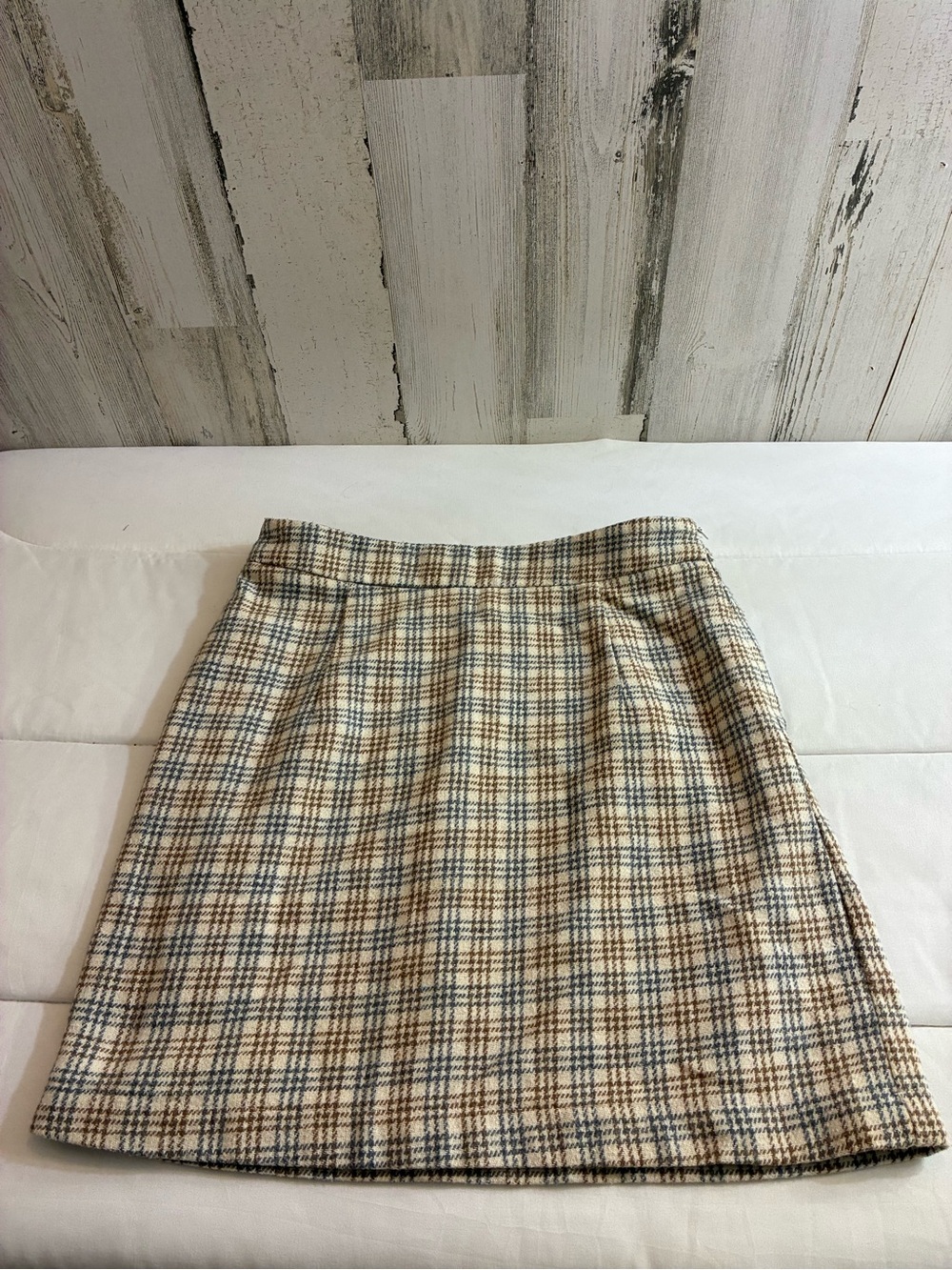 Paper Crane Beige and Navy Plaid A-Line Skirt Women’s Sz M
